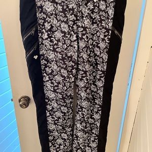 Obermeyer resort collection womans ski pants . Size 12
